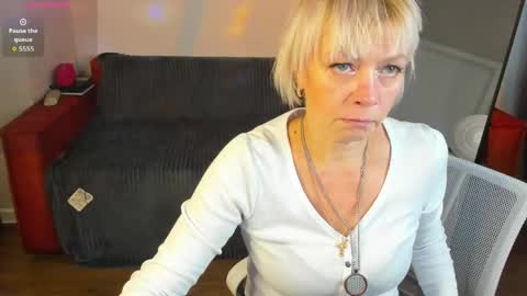 ann_annise online show from June 8, 1:20 am