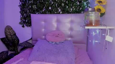 Snapshot of anna_blade_ chatting on December 4, 4:22 am ANNA online show from December 4, 4:22 am