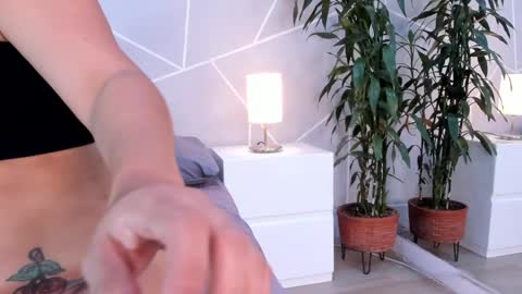 Anna online show from January 7, 4:05 pm