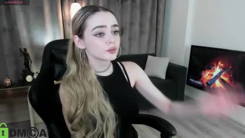 Anna online show from December 11, 3:26 pm