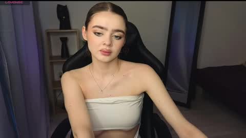 Anna online show from March 6, 3:56 pm