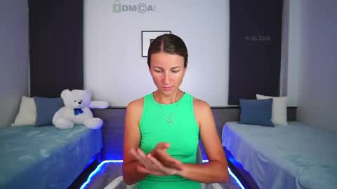 Snapshot of anna_shine_ chatting on May 16, 9:17 am Anna Shine online show from May 16, 9:17 am