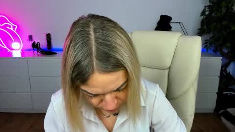 anna_snow9 online show from December 1, 6:46 pm