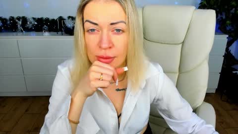 anna_snow9 online show from December 21, 6:31 am