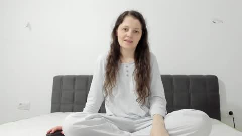 Snapshot of annaahcharm chatting on August 2, 9:24 pm annaahcharm online show from August 2, 9:24 pm