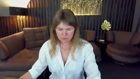 Annabel online show from June 18, 6:01 pm