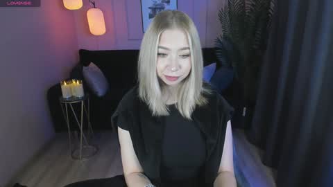 Snapshot of annabelle_art chatting on December 8, 10:08 am Annabelle online show from December 8, 10:08 am