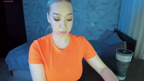Snapshot of annabelle_art chatting on January 15, 4:54 pm Annabelle online show from January 15, 4:54 pm