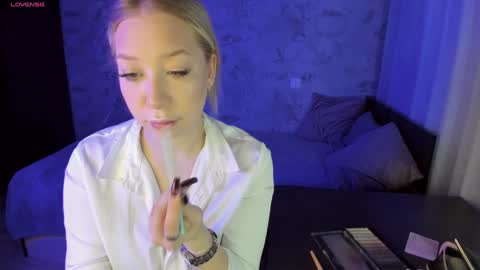 Snapshot of annabelle_art chatting on January 16, 3:46 pm Annabelle online show from January 16, 3:46 pm
