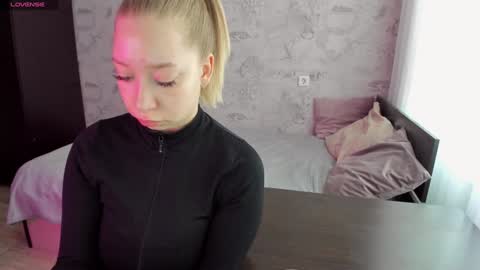 Snapshot of annabelle_art chatting on January 22, 11:34 am Annabelle online show from January 22, 11:34 am