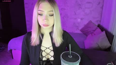 Snapshot of annabelle_art chatting on January 25, 9:14 pm Annabelle online show from January 25, 9:14 pm