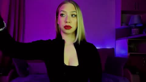 Snapshot of annabelle_art chatting on February 16, 4:53 pm Annabelle online show from February 16, 4:53 pm