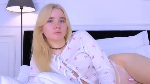 AnnaBelle online show from November 1, 5:53 am