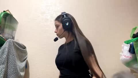 Snapshot of annabellemeireles chatting on December 15, 10:47 pm Nika online show from December 15, 10:47 pm