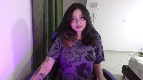 Snapshot of annacrow chatting on October 4, 2:09 am Anna online show from October 4, 2:09 am