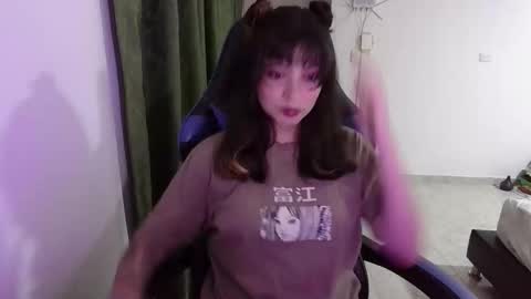 Snapshot of annacrow chatting on October 9, 1:58 am Anna online show from October 9, 1:58 am