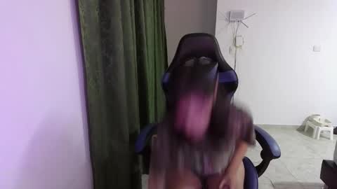 Snapshot of annacrow chatting on October 11, 2:55 am Anna online show from October 11, 2:55 am