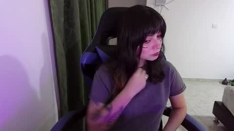 Snapshot of annacrow chatting on October 12, 2:32 am Anna online show from October 12, 2:32 am