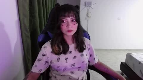 Snapshot of annacrow chatting on October 13, 1:16 am Anna online show from October 13, 1:16 am