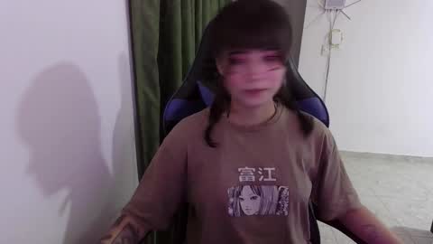 Snapshot of annacrow chatting on October 27, 12:47 am Anna online show from October 27, 12:47 am