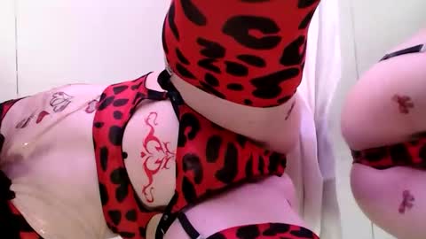 Snapshot of annaevodees666 chatting on January 1, 10:11 am Anna Evodees online show from January 1, 10:11 am