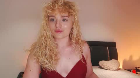 Snapshot of annaevv chatting on February 8, 3:54 am annaevv online show from February 8, 3:54 am