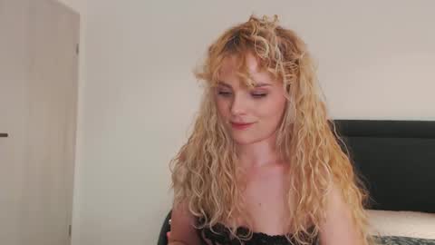 Snapshot of annaevv chatting on March 2, 8:10 am annaevv online show from March 2, 8:10 am