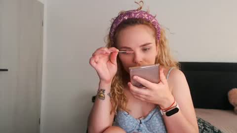annaevv online show from June 25, 5:12 am