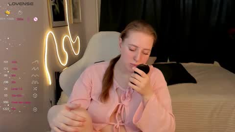 annagrees1 online show from February 20, 6:26 am