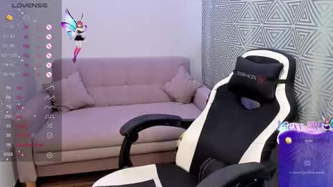 Snapshot of annamooree chatting on December 14, 11:26 am im Sophie online show from December 14, 11:26 am