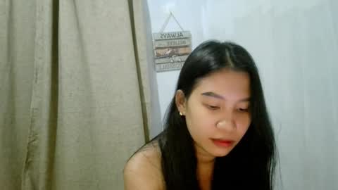 Snapshot of annarot chatting on December 4, 3:54 pm Riane online show from December 4, 3:54 pm