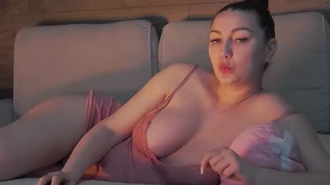 annasplash online show from February 7, 7:01 am