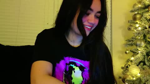 Snapshot of annatigarr chatting on November 28, 3:53 am meow online show from November 28, 3:53 am