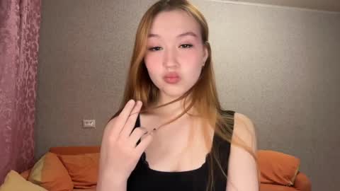 Snapshot of anne_blossomm chatting on March 28, 5:01 pm anne_blossomm online show from March 28, 5:01 pm