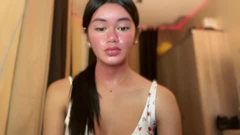 Snapshot of annedee_ chatting on December 11, 8:28 pm Kim online show from December 11, 8:28 pm