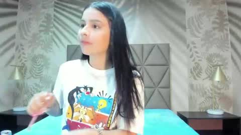 Snapshot of annedixie chatting on July 5, 3:13 am Anne online show from July 5, 3:13 am