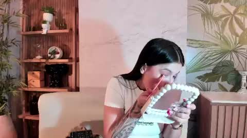 Snapshot of annedixie chatting on July 6, 3:14 am Anne online show from July 6, 3:14 am