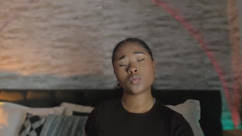 Anneth online show from November 18, 8:46 pm