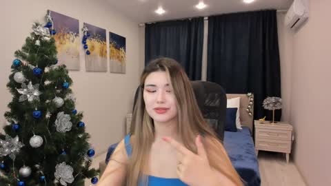 annetli online show from December 12, 7:08 am