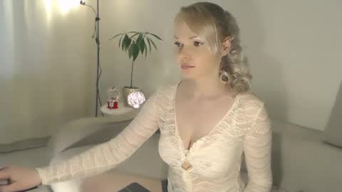 Snapshot of annett chatting on January 19, 12:28 pm Annett online show from January 19, 12:28 pm