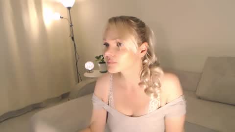 Snapshot of annett chatting on September 10, 11:38 pm Annett online show from September 10, 11:38 pm