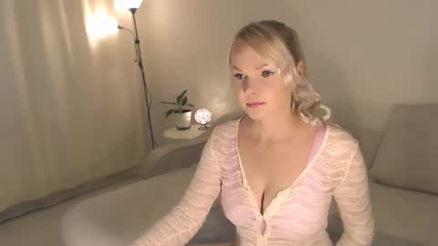 Snapshot of annett chatting on September 24, 12:47 am Annett online show from September 24, 12:47 am