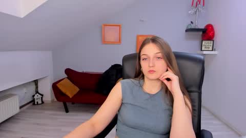 annewilsonn online show from March 16, 11:47 am