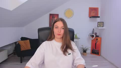 annewilsonn online show from April 27, 10:46 am
