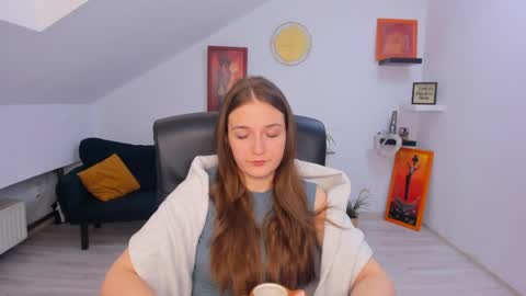 annewilsonn online show from April 29, 10:52 am