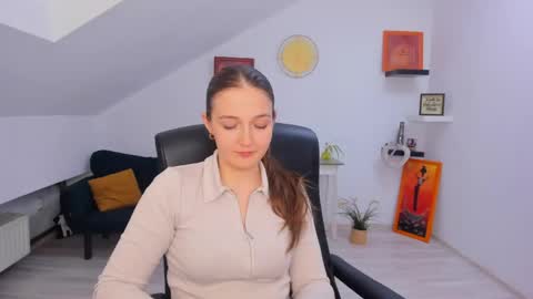 annewilsonn online show from April 30, 12:22 pm