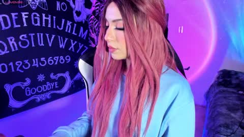 Snapshot of anni_420_ chatting on December 10, 4:24 am Nikoll online show from December 10, 4:24 am