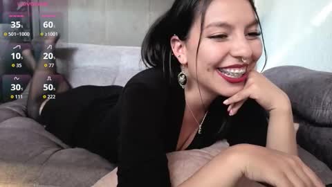 Snapshot of anni_art chatting on December 15, 9:08 pm Anni online show from December 15, 9:08 pm