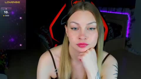 Annie online show from March 6, 9:55 pm