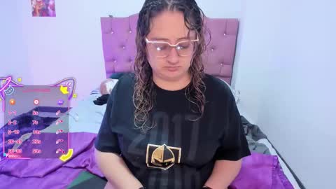 Snapshot of annie_bigboobs_ chatting on December 16, 10:04 pm Ana Bolena independent model online show from December 16, 10:04 pm